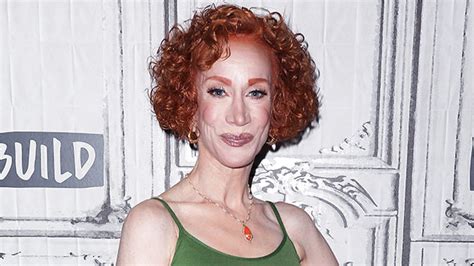 61 and sexy: Kathy Griffin dances TOPLESS on her balcony on。